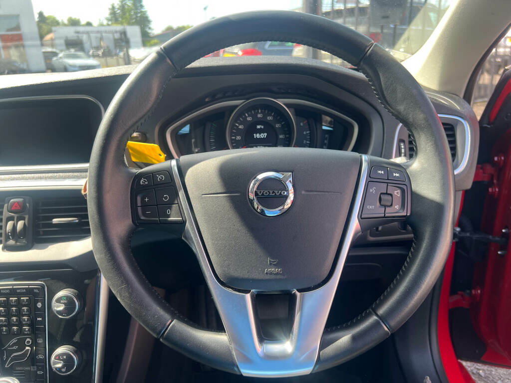 Volvo V40 D2 120 Momentum Nav Plus Geartronic Red #6