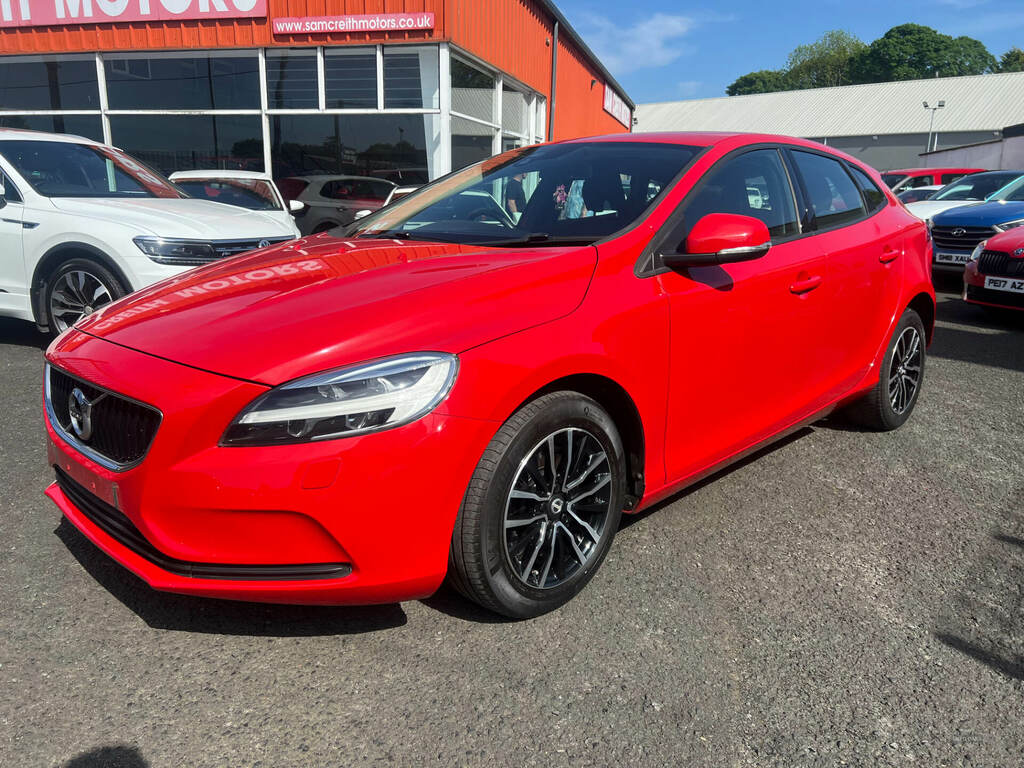 Volvo V40 D2 120 Momentum Nav Plus Geartronic Red