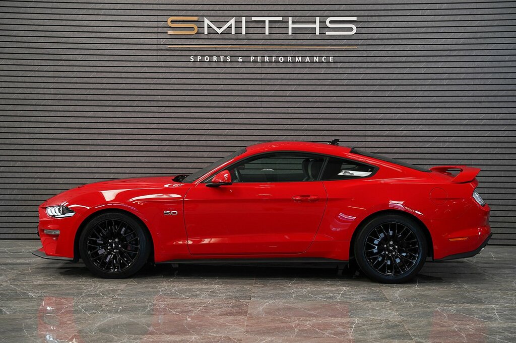 Ford Mustang V8 Gt Red