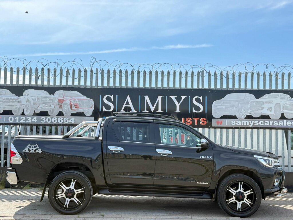 Toyota HILUX 2.4 D-4d Invincible X 4Wd Euro 6 Ss T Black #3