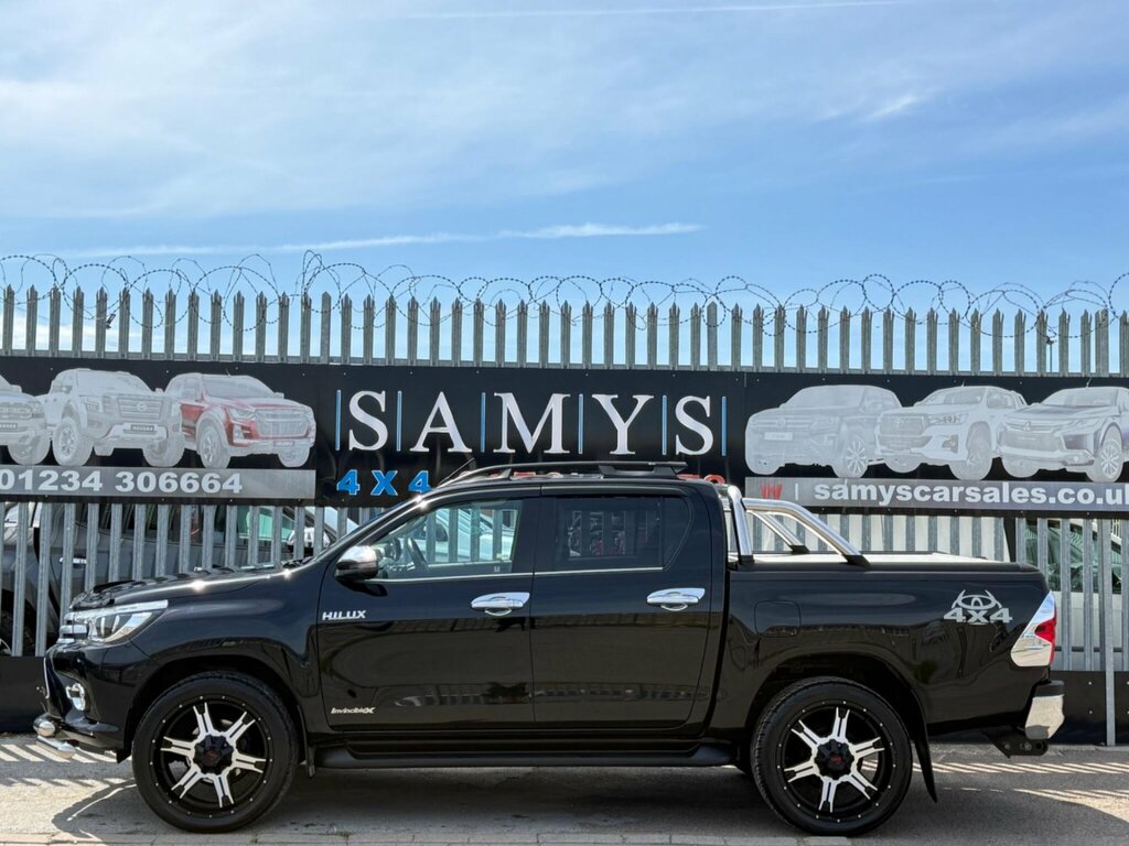 Toyota HILUX 2.4 D-4d Invincible X 4Wd Euro 6 Ss T Black #4