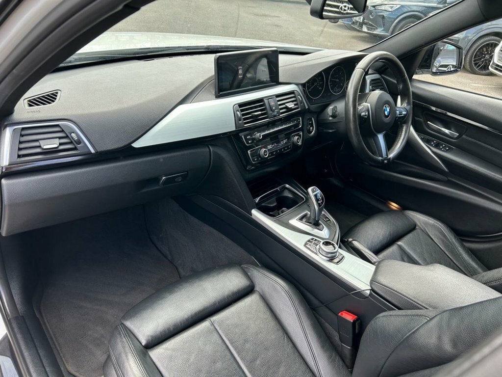 BMW 3 Series 3L M Sport LG67UHW White #4