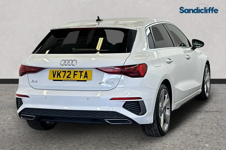 Audi A3 A3 35 Tfsi S Line S Tronic Hatchback VK72FTA White #4