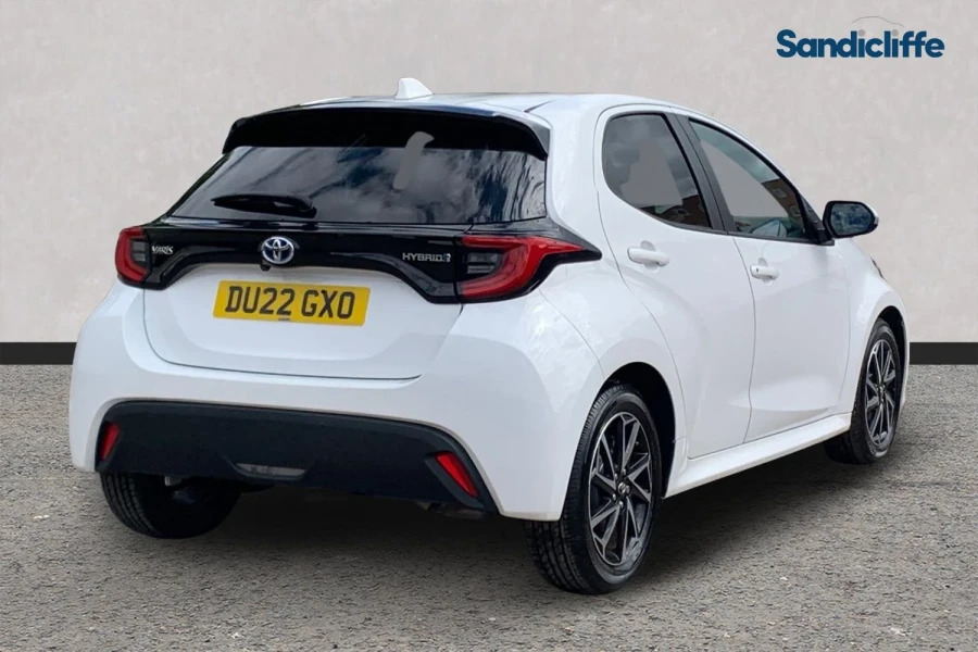 Toyota Yaris Yaris 1.5 Hybrid Design Cvt Hatchback DU22GXO White #4