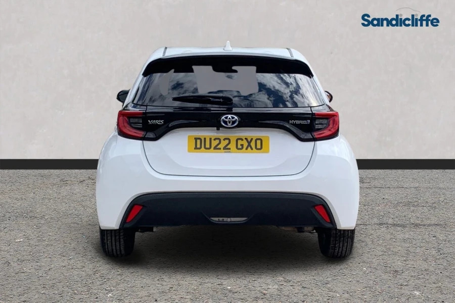 Toyota Yaris Yaris 1.5 Hybrid Design Cvt Hatchback DU22GXO White #5