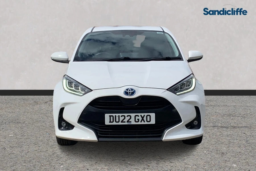 Toyota Yaris Yaris 1.5 Hybrid Design Cvt Hatchback DU22GXO White #2