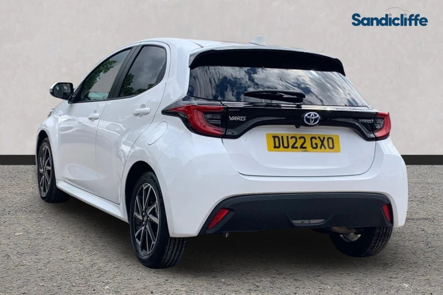 Toyota Yaris Yaris 1.5 Hybrid Design Cvt Hatchback DU22GXO White #6