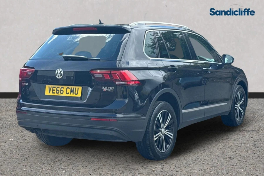 Volkswagen Tiguan Tiguan 2.0 Tdi 150 4Motion Se Nav Estate VE66CMU Black #4