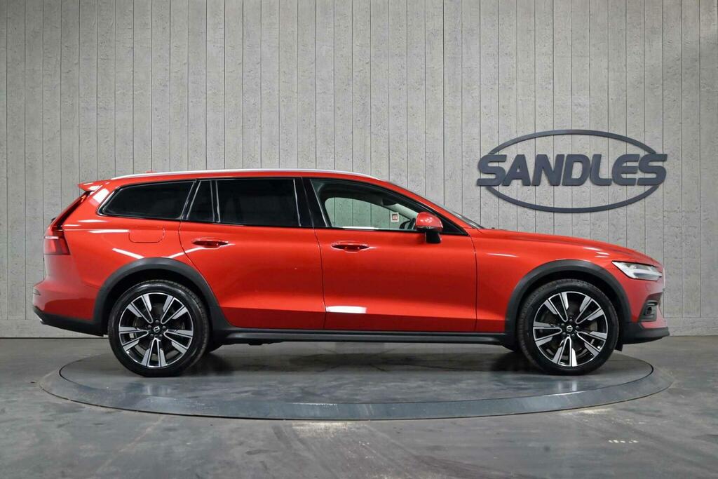Volvo V60 Cross Country 2.0 B5 Mhev Awd Euro 6 Ss Red #5