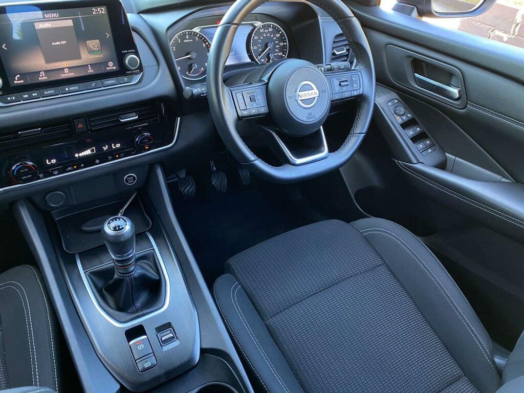 Nissan Qashqai 1.3 Dig-t Mhev Acenta Premium Euro 6 Ss YD22KZW Black #2