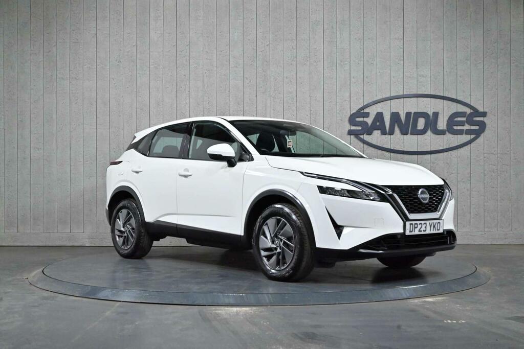Nissan Qashqai 1.3 Dig-t Mhev Acenta Premium Euro 6 Ss White