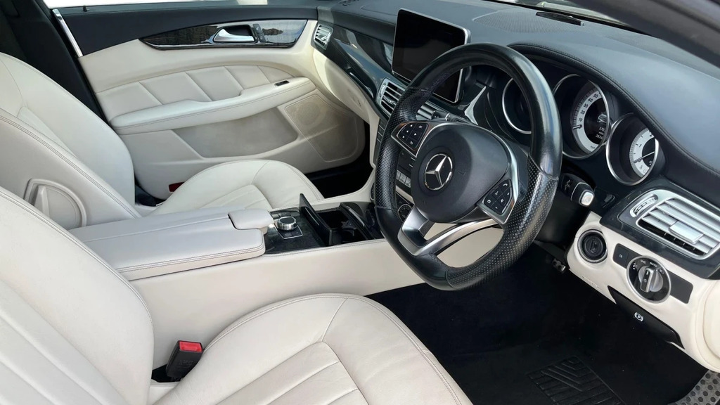 Mercedes-Benz CLS Cls220 D Amg Line Black #3