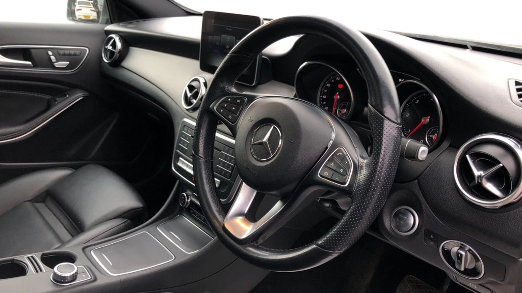 Mercedes-Benz GLA Class Gla 200 Sport Premium D Grey #3