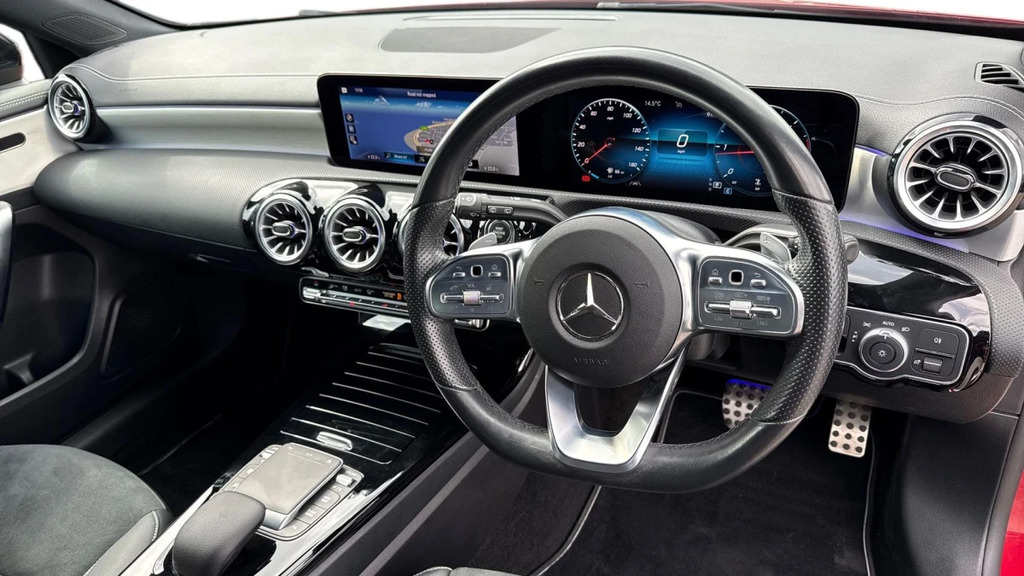 Mercedes-Benz A Class A 200 Amg Line Ed Premium Red #3