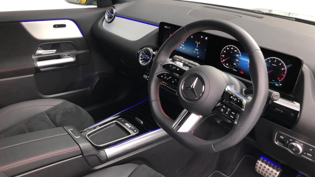 Mercedes-Benz GLA Class Gla 200 Amg Ln Executve M Silver #3