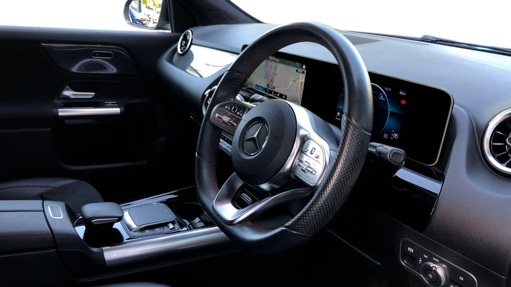 Mercedes-Benz GLA Class Gla 200 Amg Line Executiv RO21UUV Black #3
