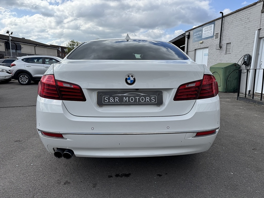 BMW 5 Series 520D Luxury VO15FJU White #5