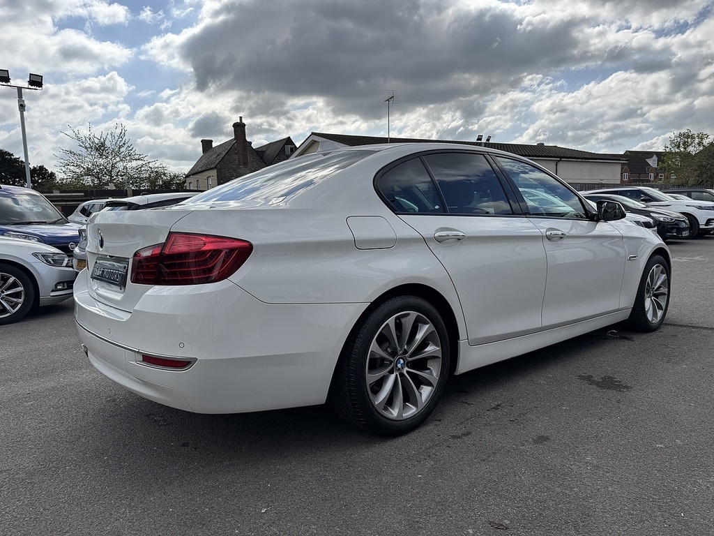 BMW 5 Series 520D Luxury VO15FJU White #4