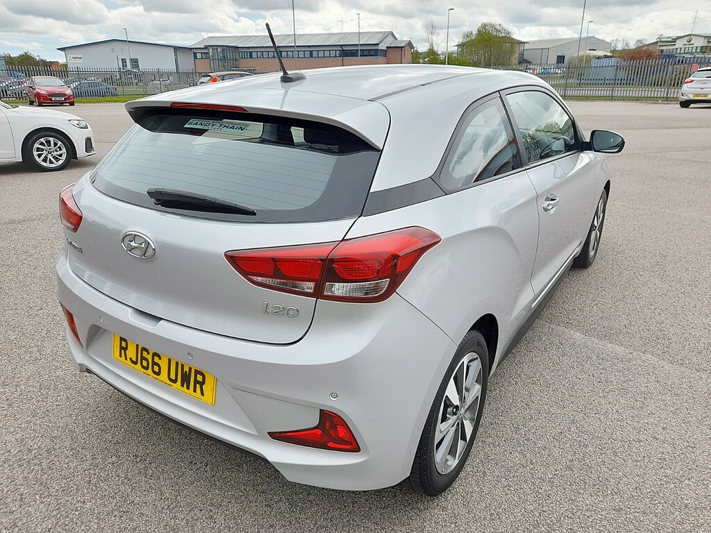 Hyundai I20 1.2 Mpi Se Coupe 35 Pounds Road Tax RJ66UWR Silver #5
