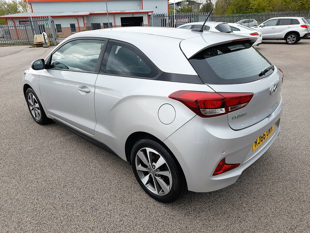 Hyundai I20 1.2 Mpi Se Coupe 35 Pounds Road Tax RJ66UWR Silver #4
