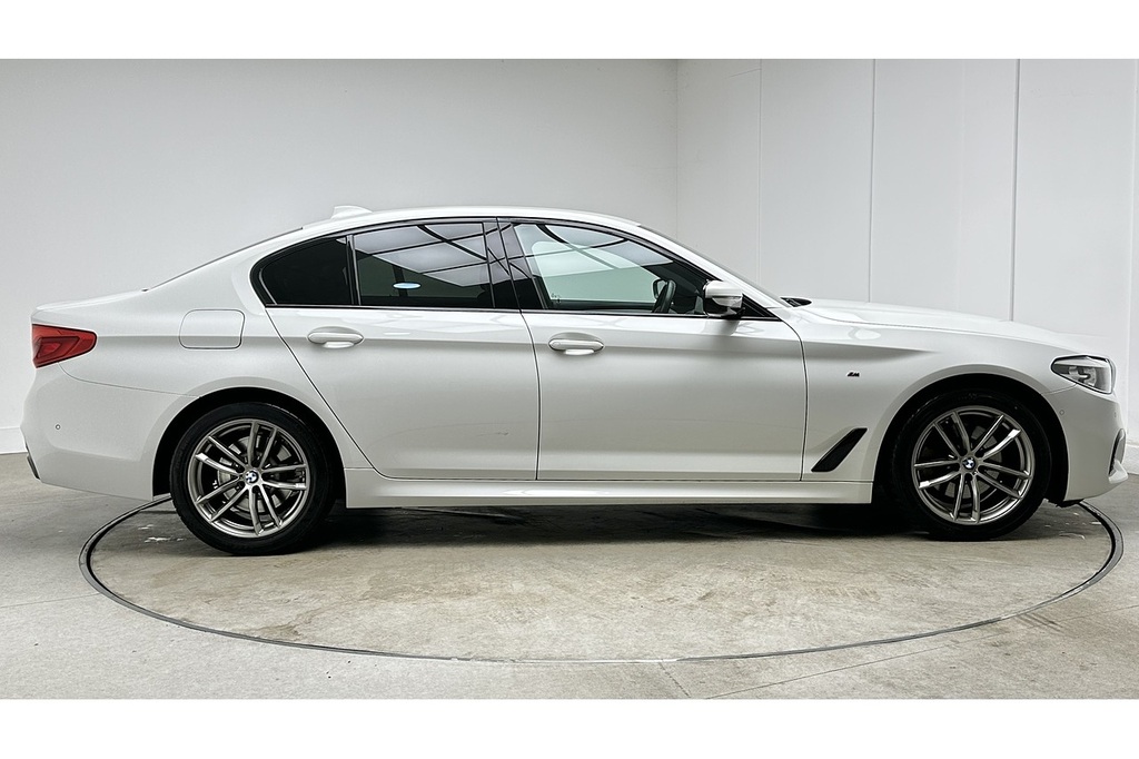BMW 5 Series 520D Mht M Sport EU70JUJ White #4