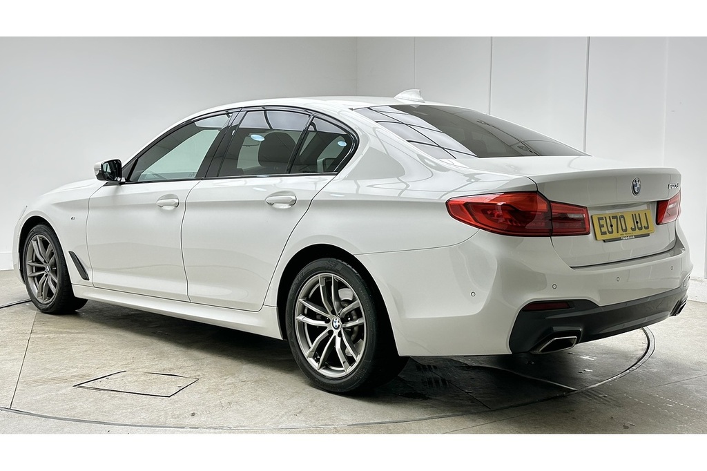 BMW 5 Series 520D Mht M Sport EU70JUJ White #5