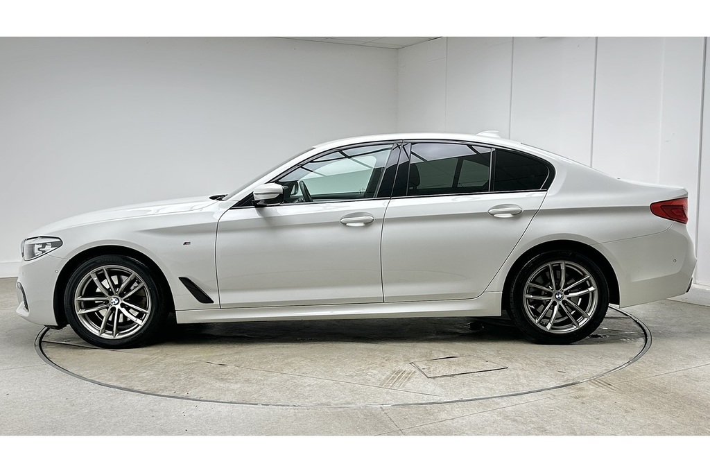 BMW 5 Series 520D Mht M Sport EU70JUJ White #6