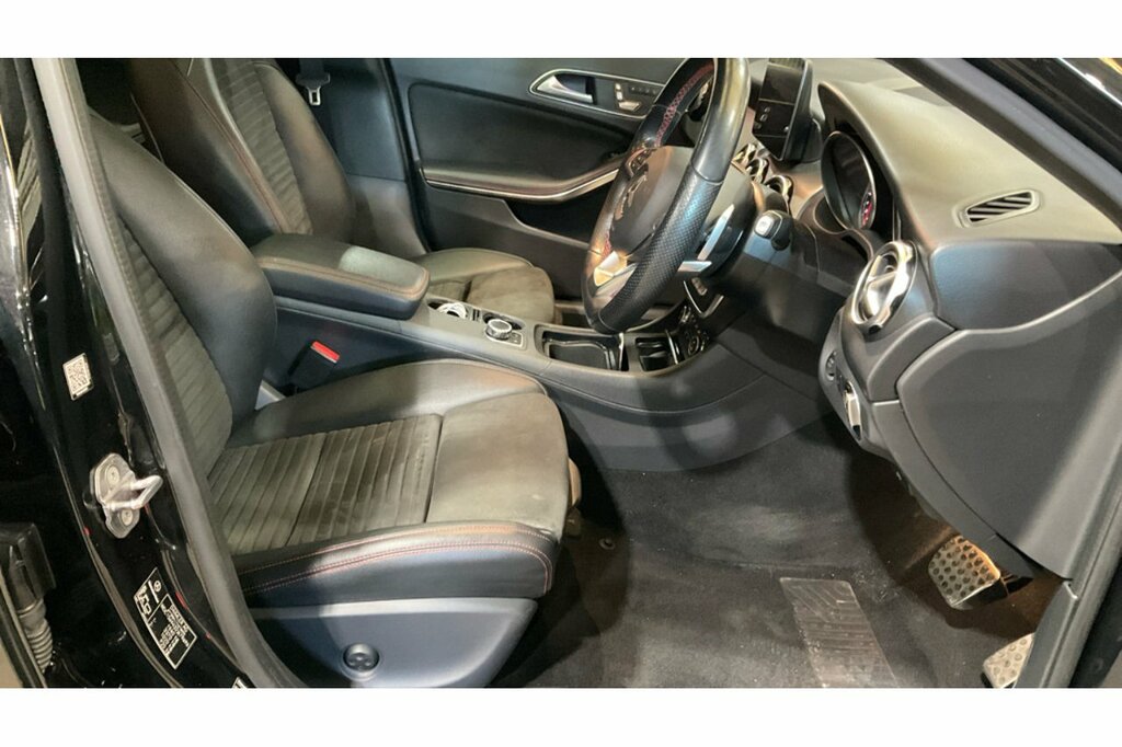 Mercedes-Benz GLA Class Gla200 Amg Line Edition YO69XCU Black #2