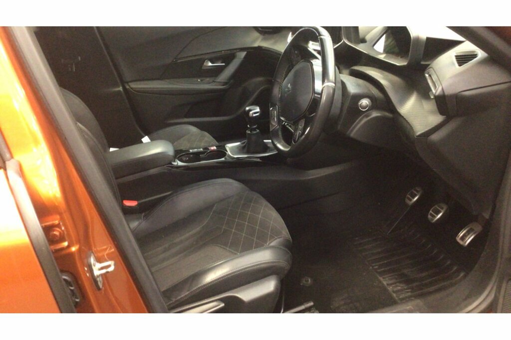 Peugeot 2008 Puretech Gt Premium YG21CNA Orange #2