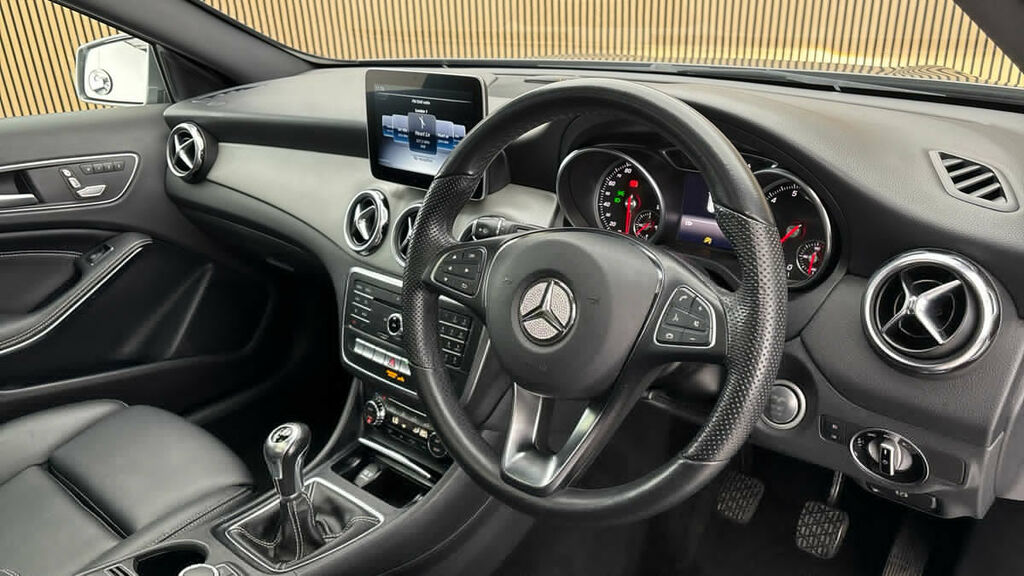 Mercedes-Benz GLA Class 1.6 Gla200 Sport Premium Plus Suv Man AY68YVD Grey #5