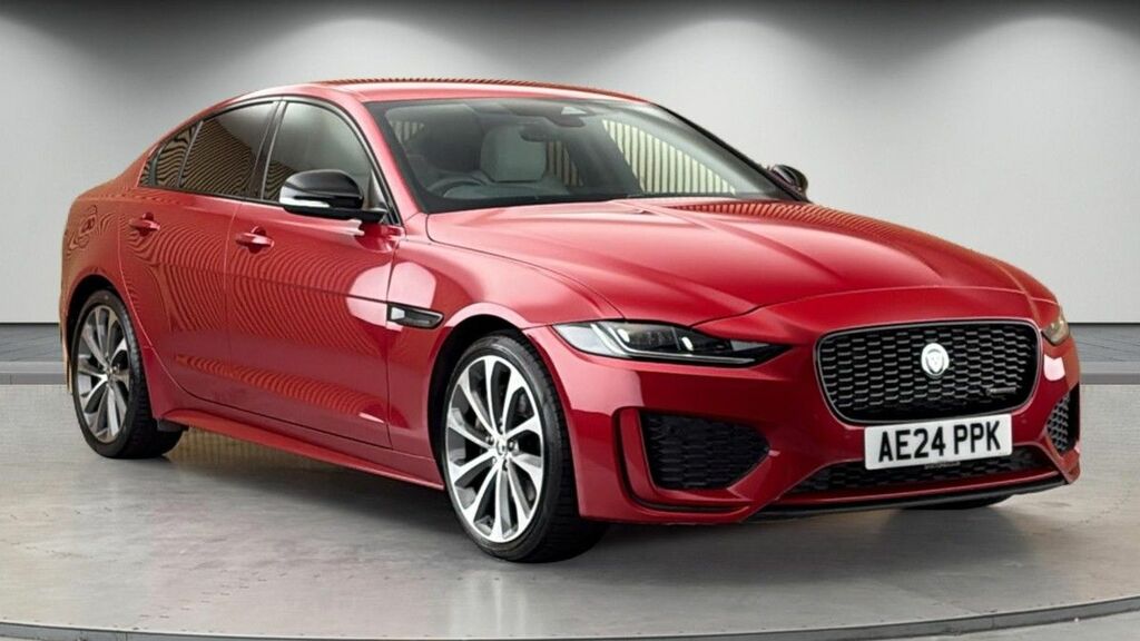 Jaguar XE 2.0 D200 Mhev R-dynamic Se Black Saloon Red