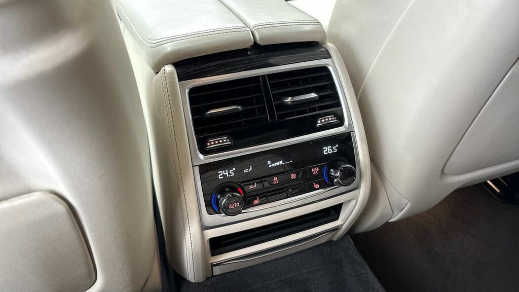 BMW 7 Series 730D M Sport Saloon HJ71JHZ Blue #6