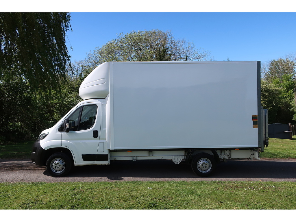 Peugeot Boxer 2.0 Bluehdi 335 Built For Business Luton Diese White #2