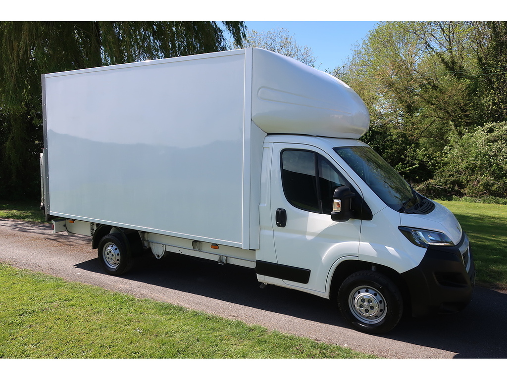 Peugeot Boxer 2.0 Bluehdi 335 Built For Business Luton Diese White