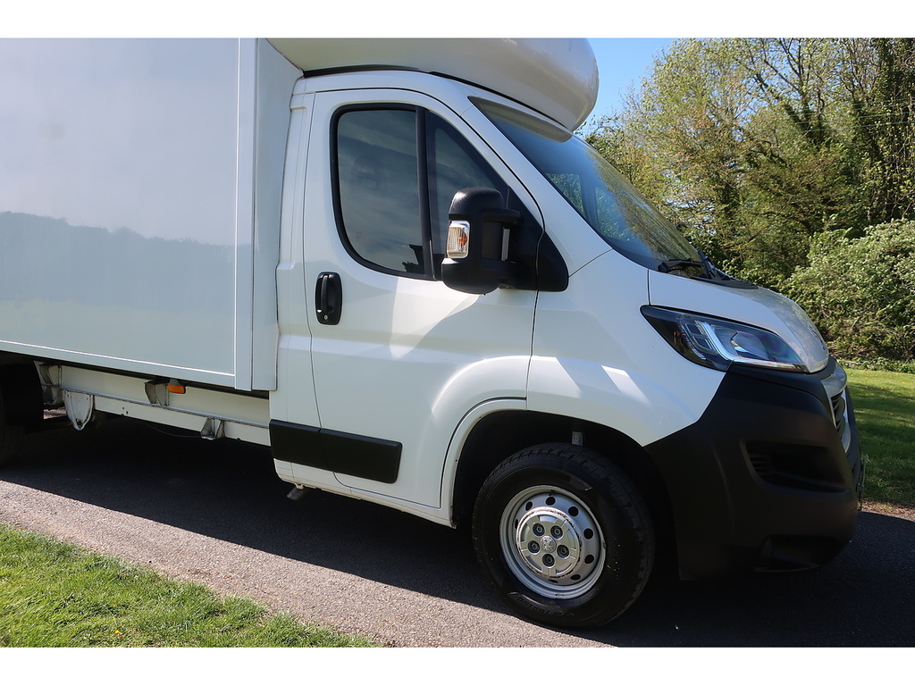 Peugeot Boxer 2.0 Bluehdi 335 Built For Business Luton Diese White #6