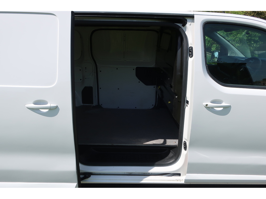 Toyota PROACE 1.6D 115 Comfort Van #17