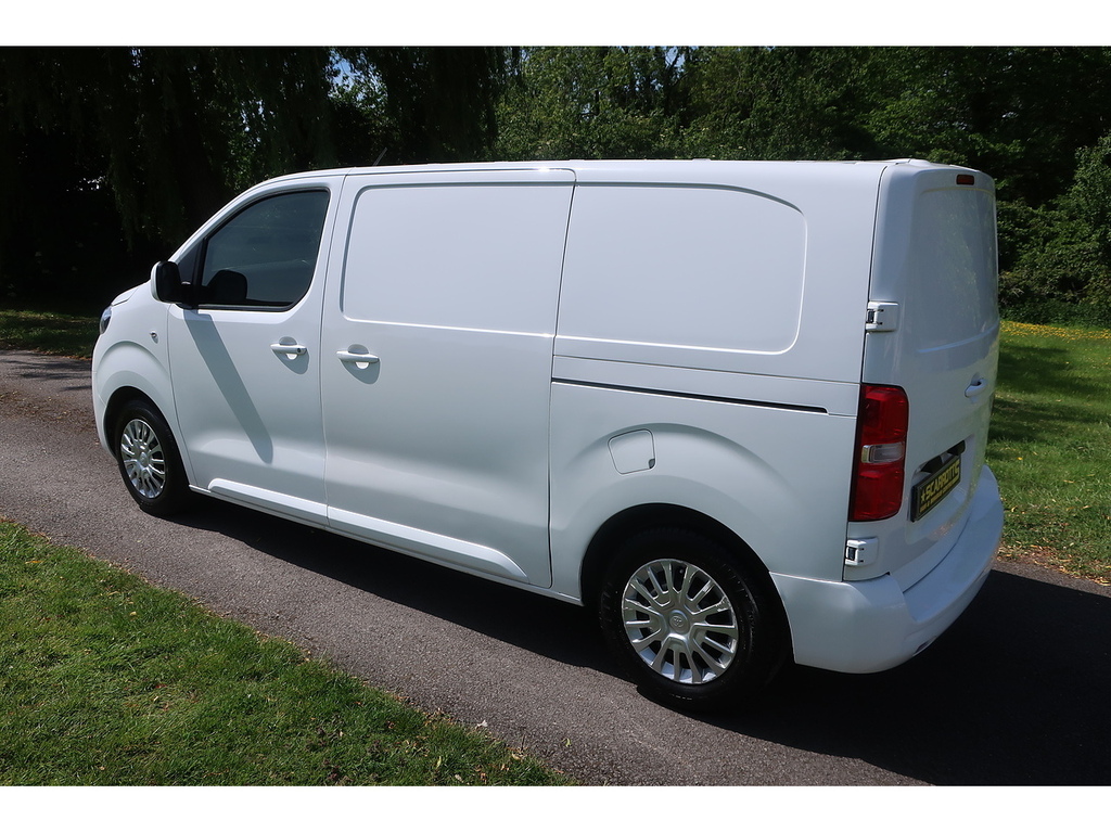 Toyota PROACE 1.6D Comfort Medium Panel Van 6Dr Mw White #4