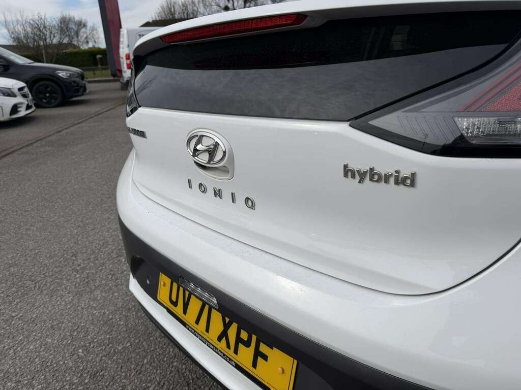 Hyundai Ioniq Premium Se Hev S-a OV71XPF White #6
