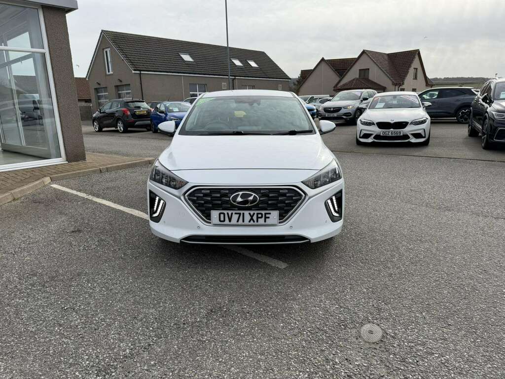 Hyundai Ioniq Premium Se Hev S-a OV71XPF White #2