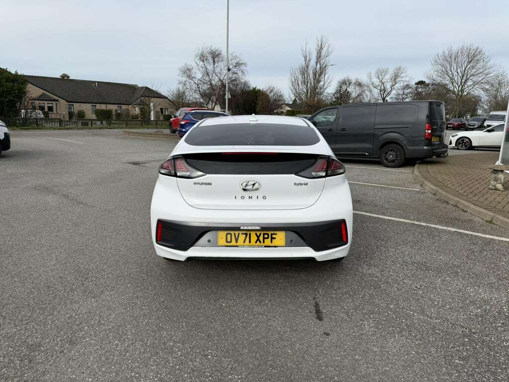 Hyundai Ioniq Premium Se Hev S-a OV71XPF White #4
