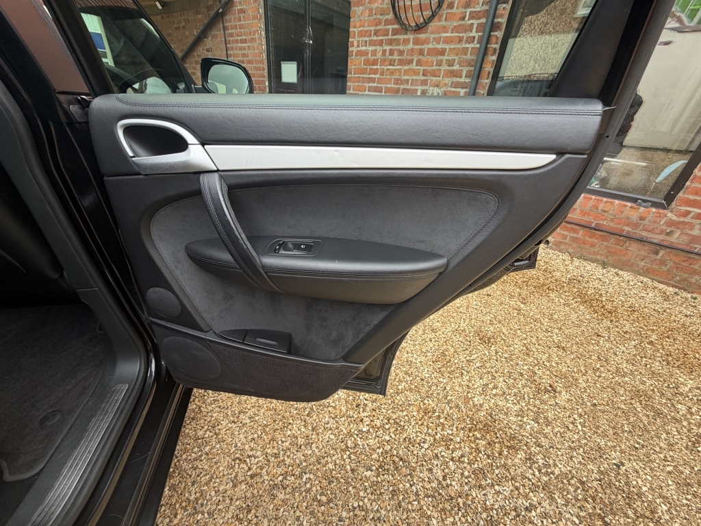 Porsche Cayenne Gts Tiptronic S Black #18