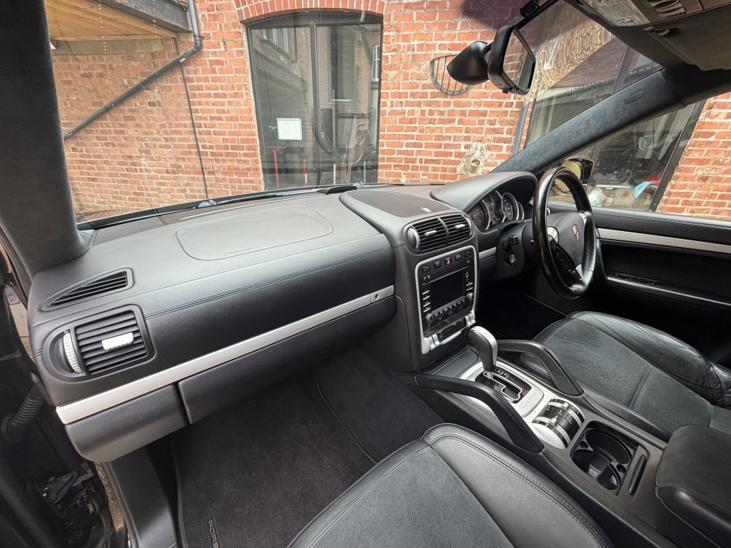 Porsche Cayenne Estate 4.8 Gts Tiptronic S Black #5