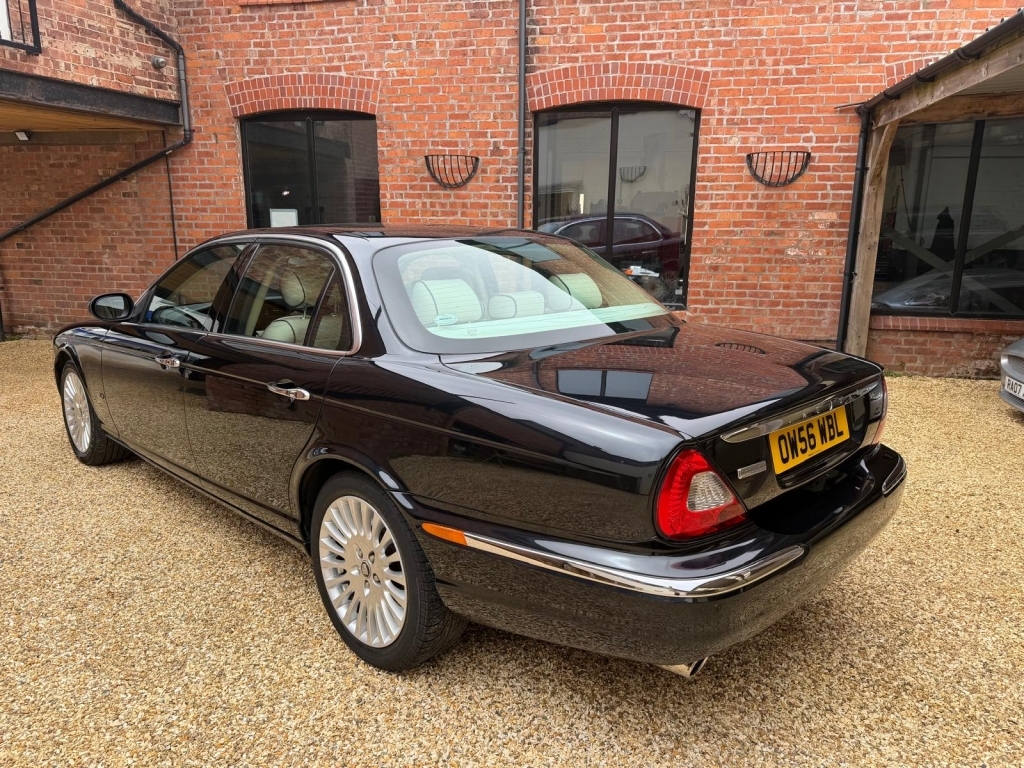 Jaguar XJ Saloon 3.0 V6 Sovereign Black #4