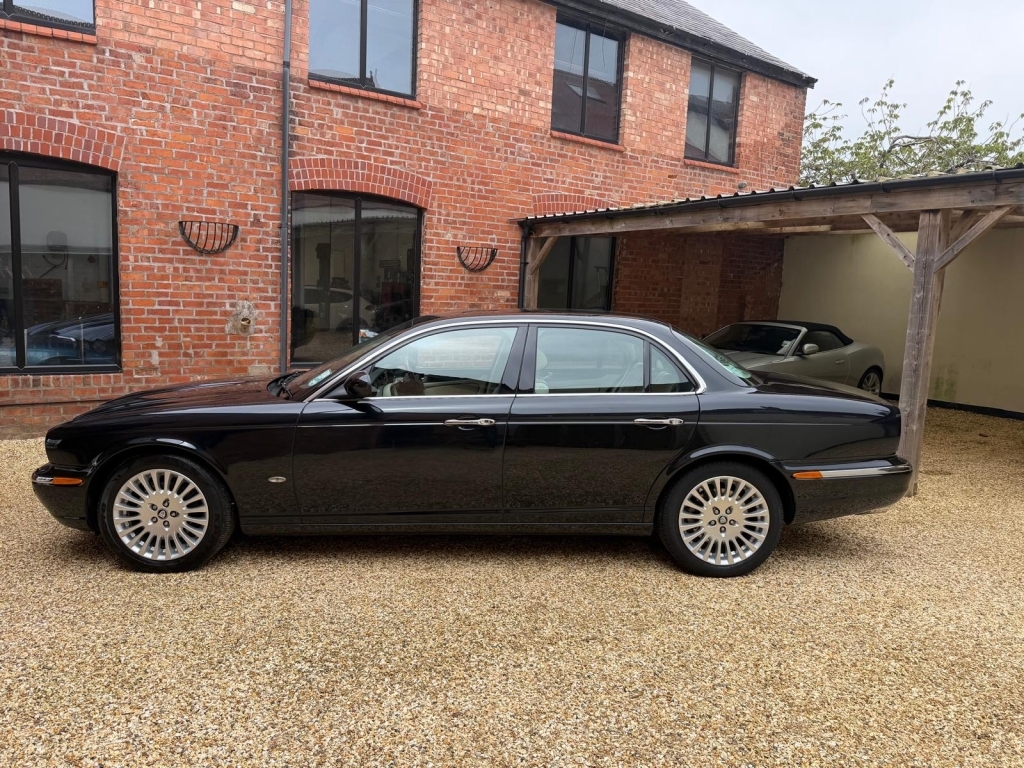 Jaguar XJ Saloon 3.0 V6 Sovereign Black #3