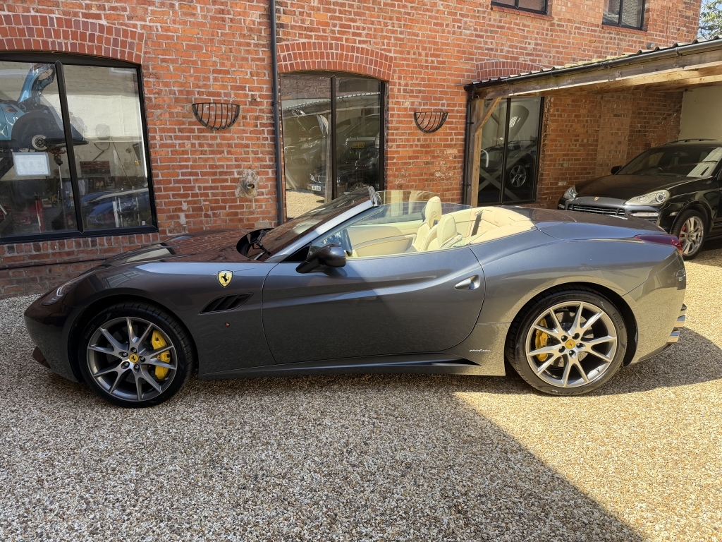 Ferrari California Convertible 4.3 2 Plus 2 Grey #2