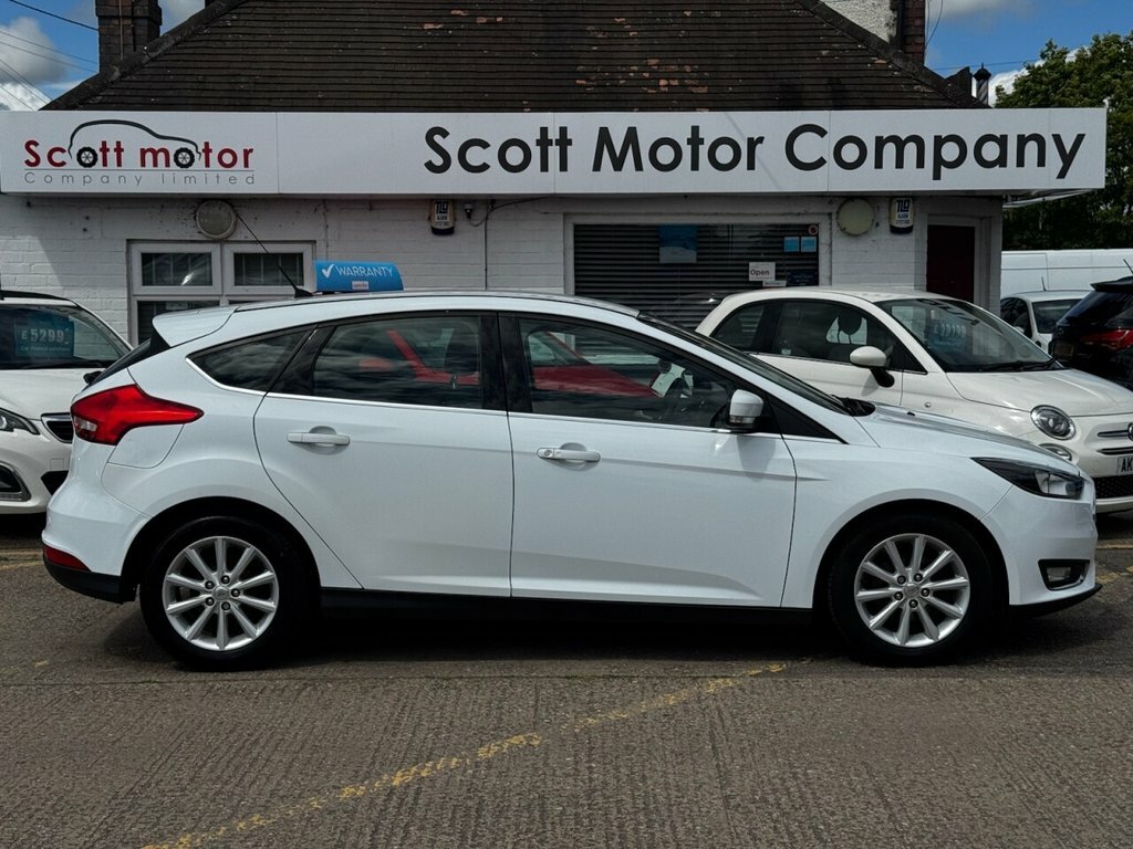 Ford Focus 1.5L Titanium OU15ZPZ White #6