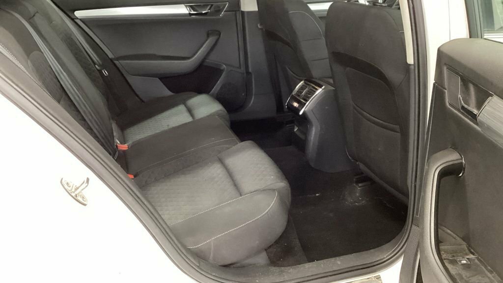 Skoda Superb 2L Se White