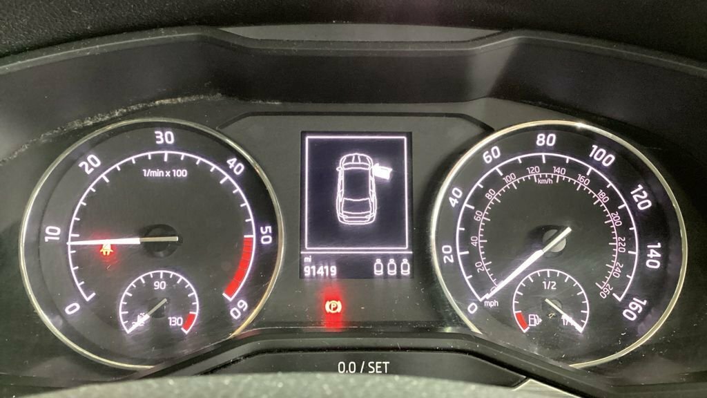 Skoda Superb 2L Se LF70NWY White #3