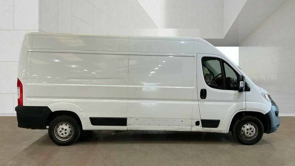 Vauxhall Movano 2.2L Dynamic White #2