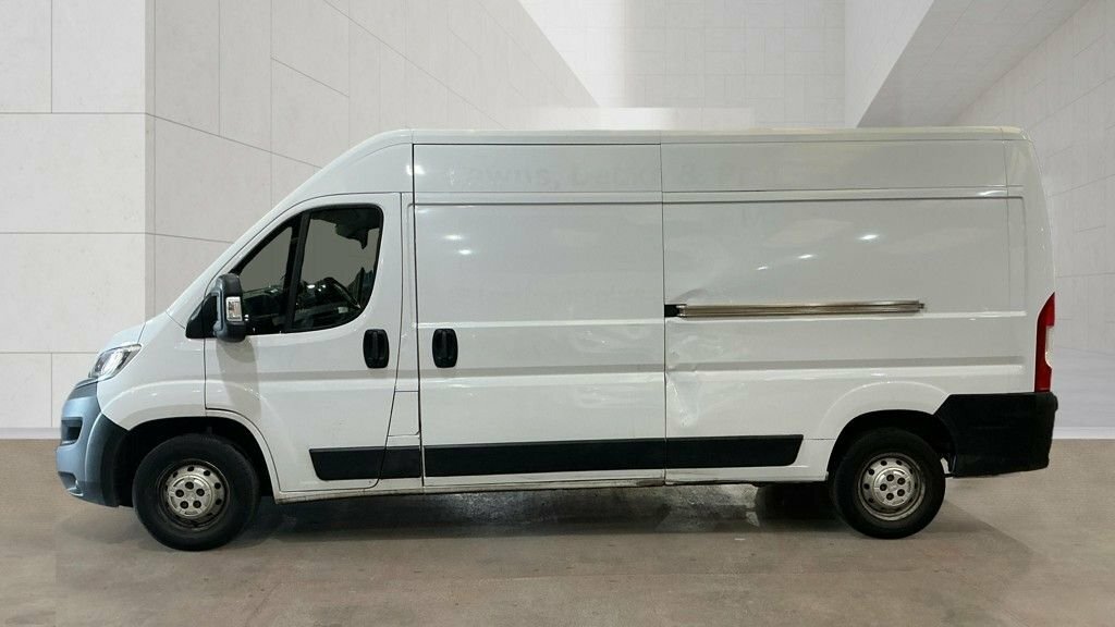 Vauxhall Movano 2.2L Dynamic White #5